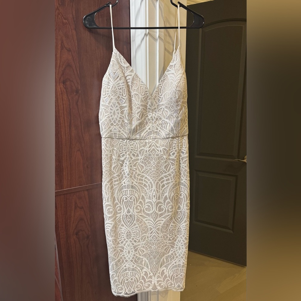 LIKE NEW Vince Camuto lace dress
